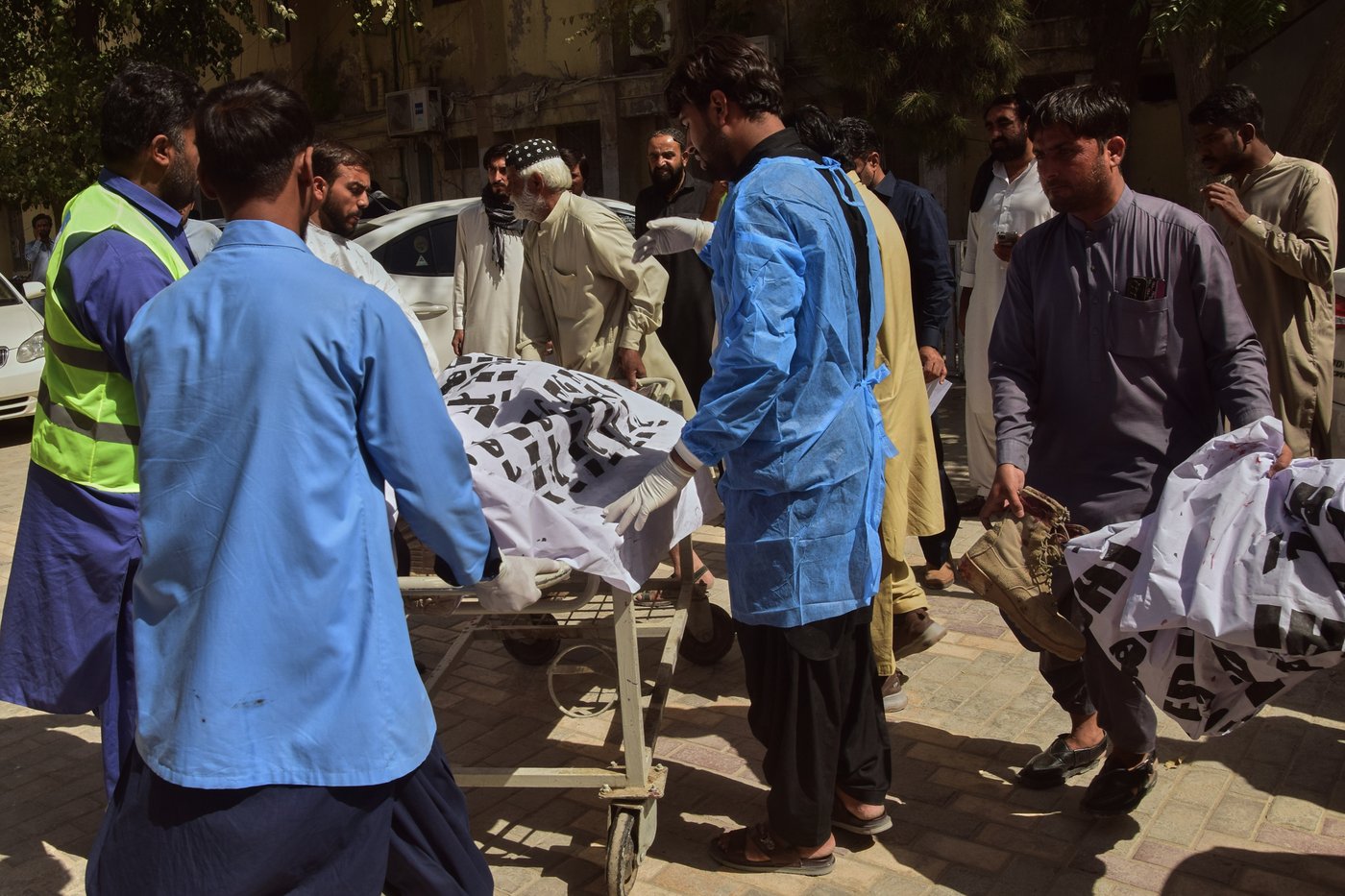 Car bomb outside Pakistan's security force headquarters kills at least 10, dozens injured | iNFOnews.ca