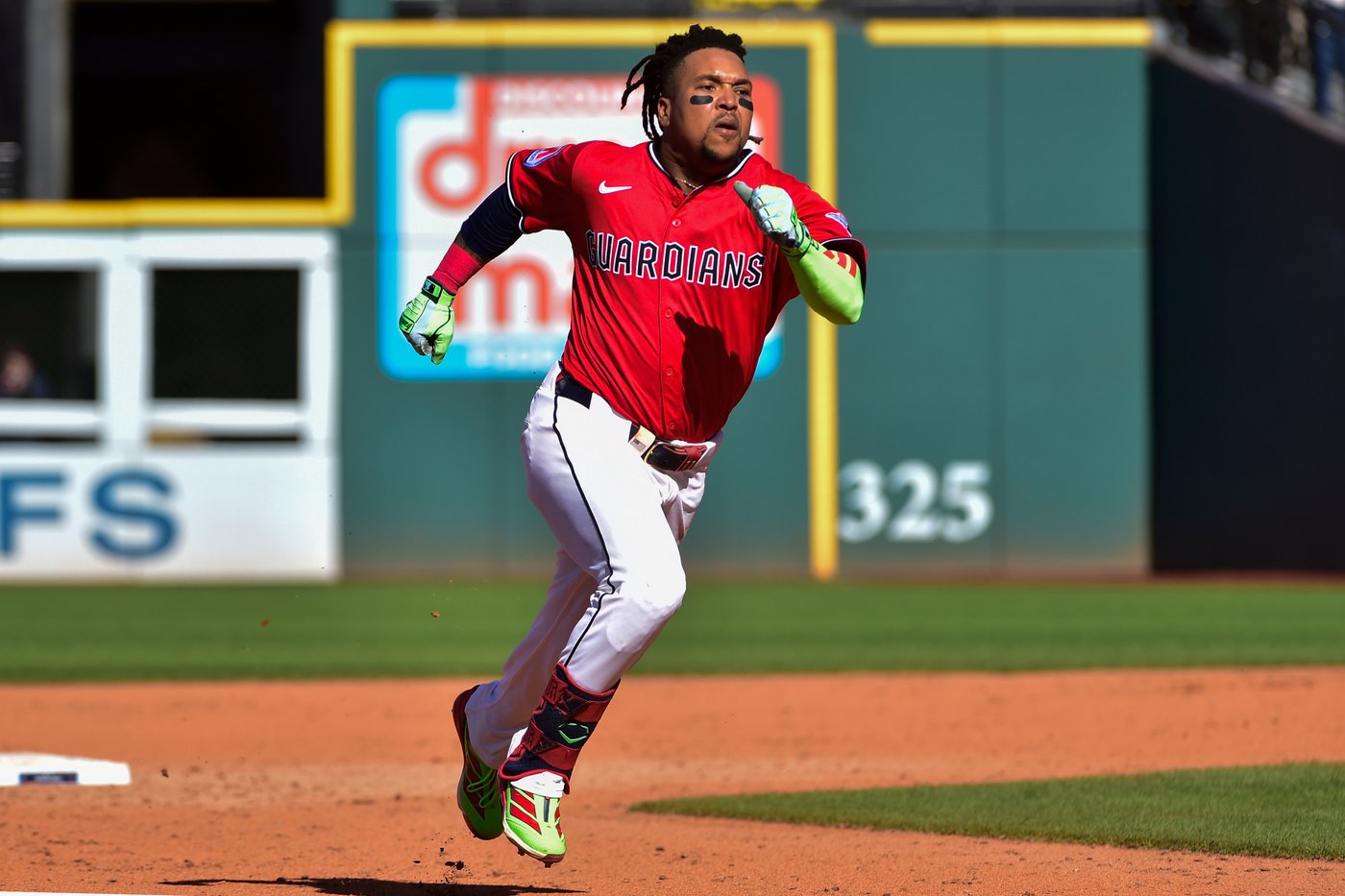 Pair of errors lead to 2 unearned runs as Guardians lose AL Wild Card Series opener to Tigers, 2-1 | iNFOnews.ca
