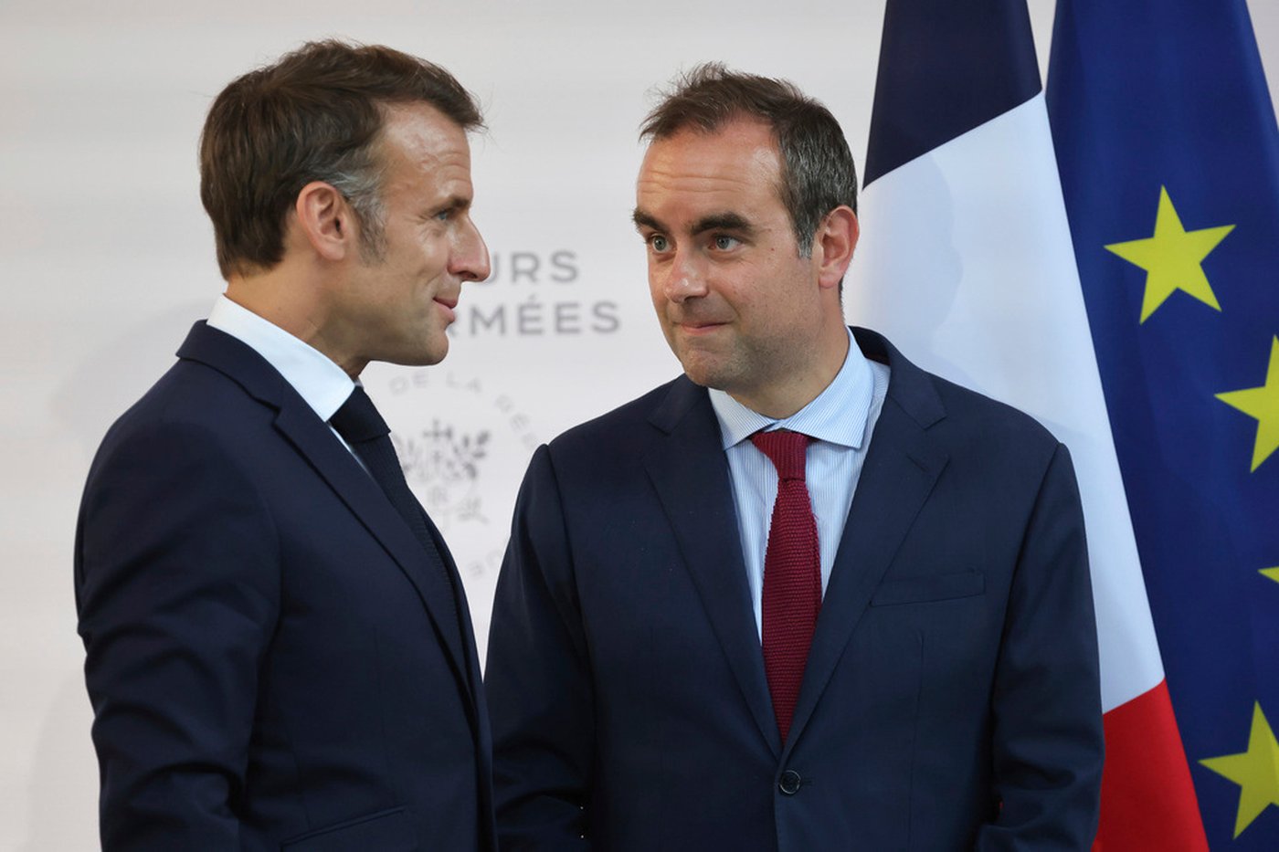 French PM resigns hours after naming government, plunging France further into political chaos | iNFOnews.ca
