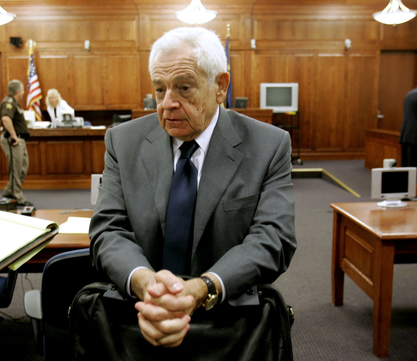 Class-action lawyer Stan Chesley dies in Ohio | iNFOnews.ca