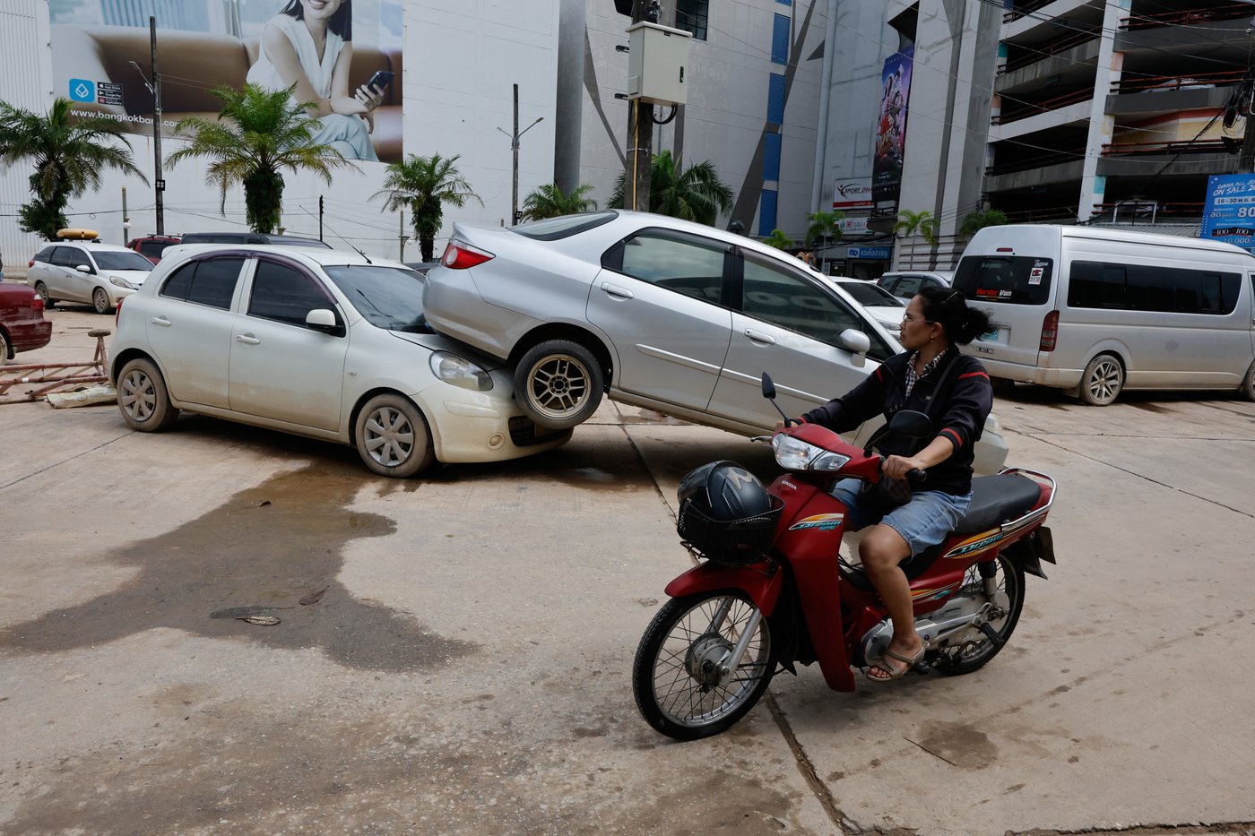 Flooding death toll in southern Thailand rises to more than 80 as water levels fall | iNFOnews.ca Flooding death toll in southern Thailand rises to more than 80 as water levels fall | iNFOnews.ca