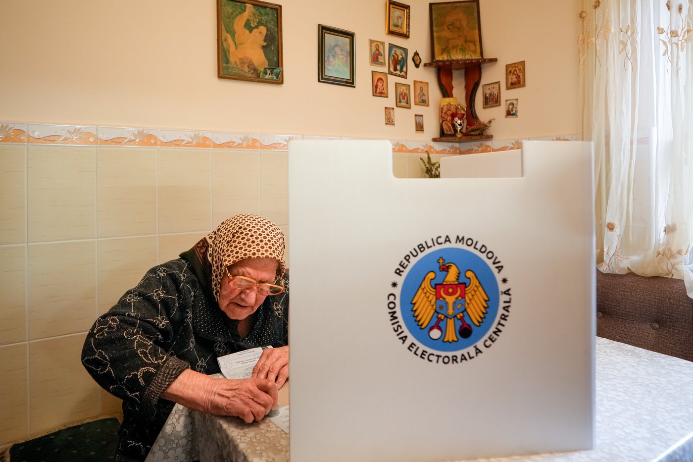 In photos: Moldova’s pro-EU party takes lead in vote clouded by Russian interference claims | iNFOnews.ca