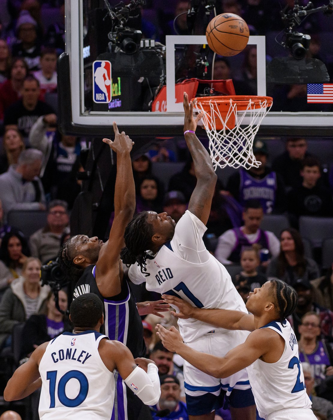 Kings take advantage of Timberwolves' 2nd straight collapse in 117-112 OT win | iNFOnews.ca