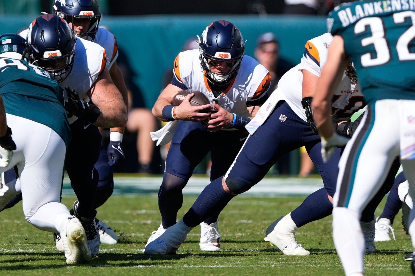 Broncos rally from 14-point deficit to hand Eagles their first loss of the season, 21-17 | iNFOnews.ca