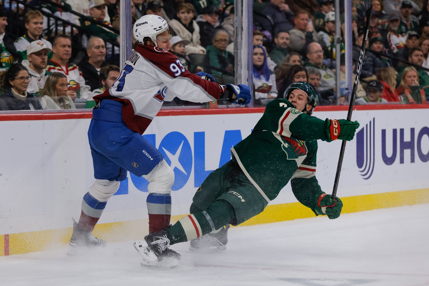 Wild win seventh straight with 3-2 shootout victory over Colorado | iNFOnews.ca