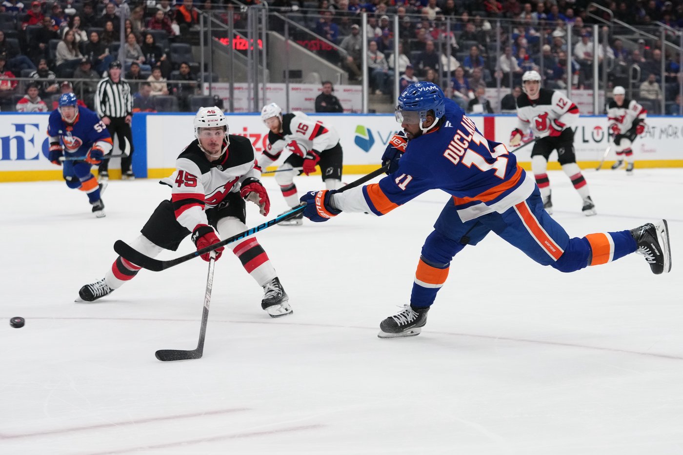 Anthony Duclair has a hat trick and two assists as the Islanders rout the Devils 9-0 | iNFOnews.ca