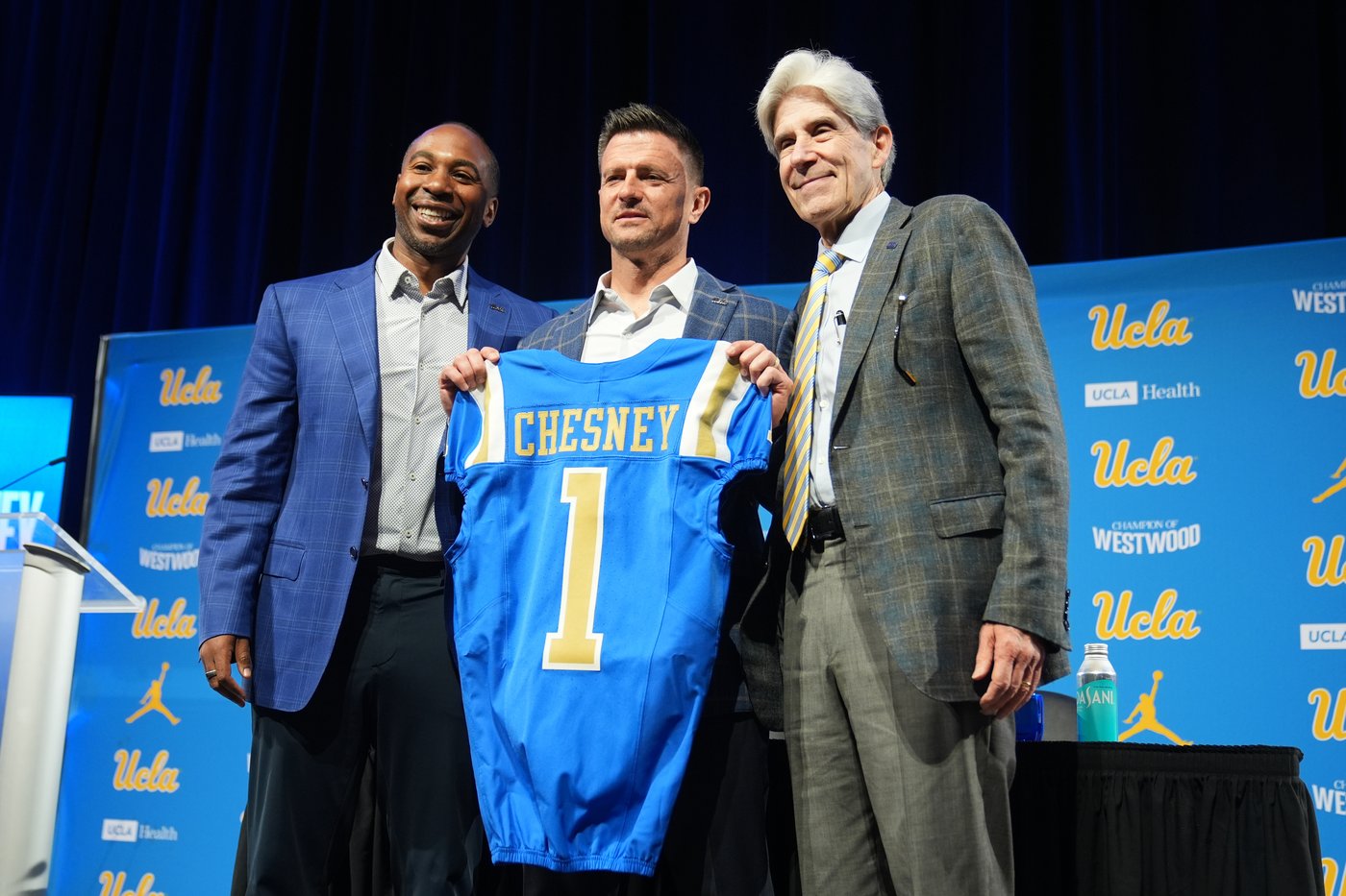 Chesney starts his UCLA football coaching era with energy, inspiration and a promise to win | iNFOnews.ca Chesney starts his UCLA football coaching era with energy, inspiration and a promise to win | iNFOnews.ca
