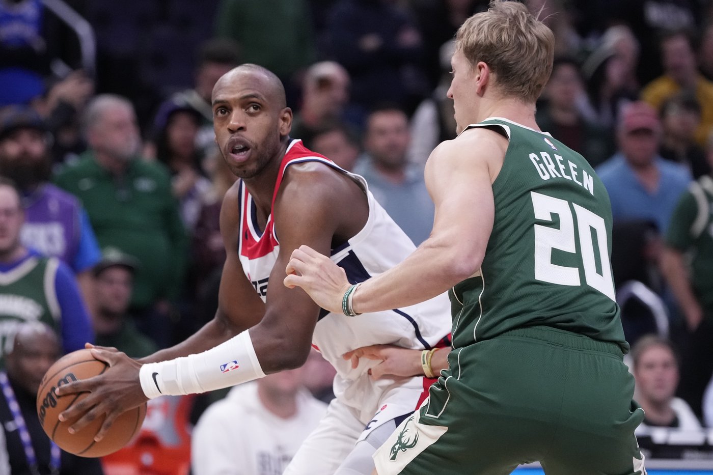 Wizards' Khris Middleton gets huge ovations as he plays at Milwaukee for 1st time since trade | iNFOnews.ca Wizards' Khris Middleton gets huge ovations as he plays at Milwaukee for 1st time since trade | iNFOnews.ca