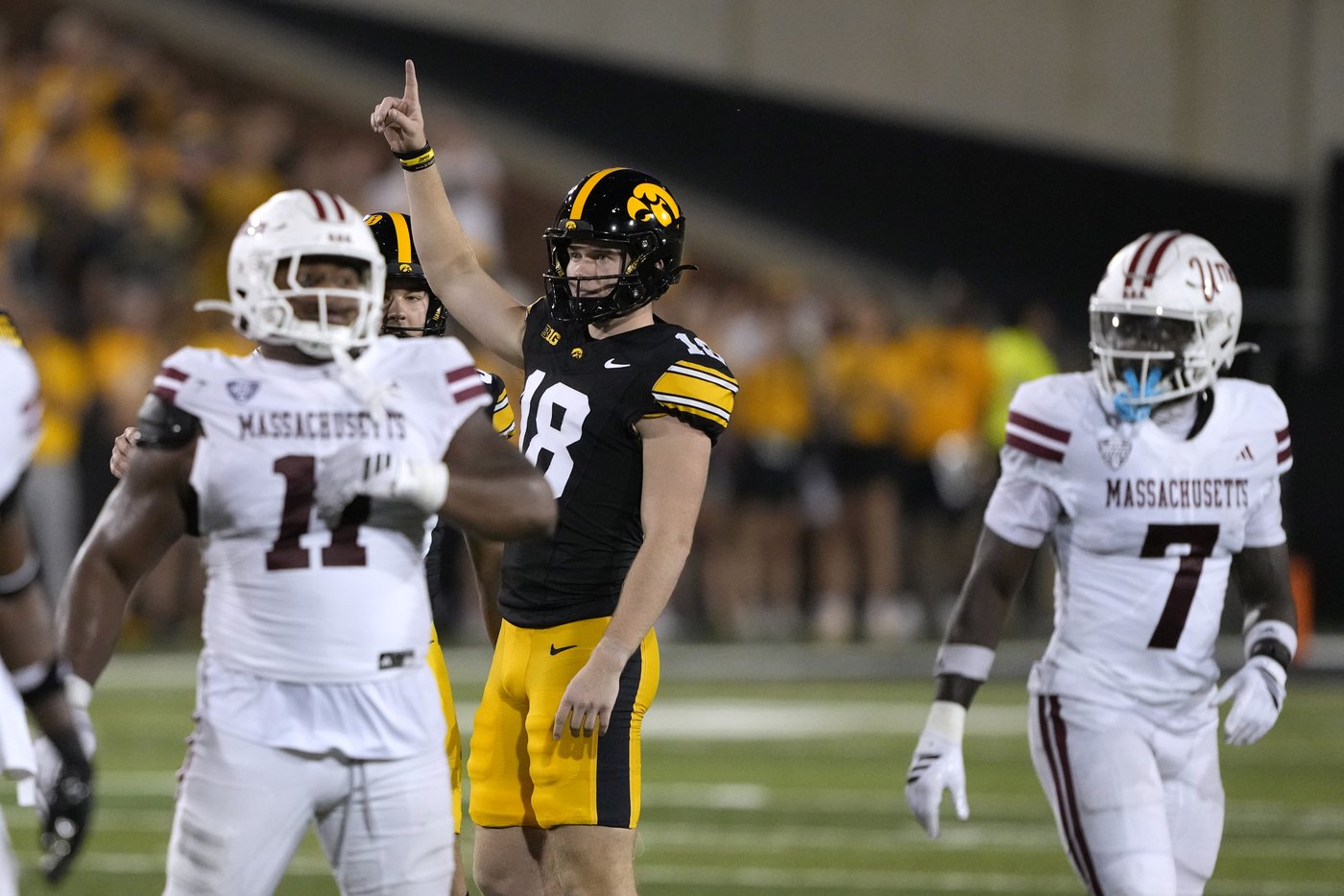 Iowa's Kirk Ferentz becomes Big Ten's winningest coach as Hawkeyes beat Massachusetts, 47-7 | iNFOnews.ca