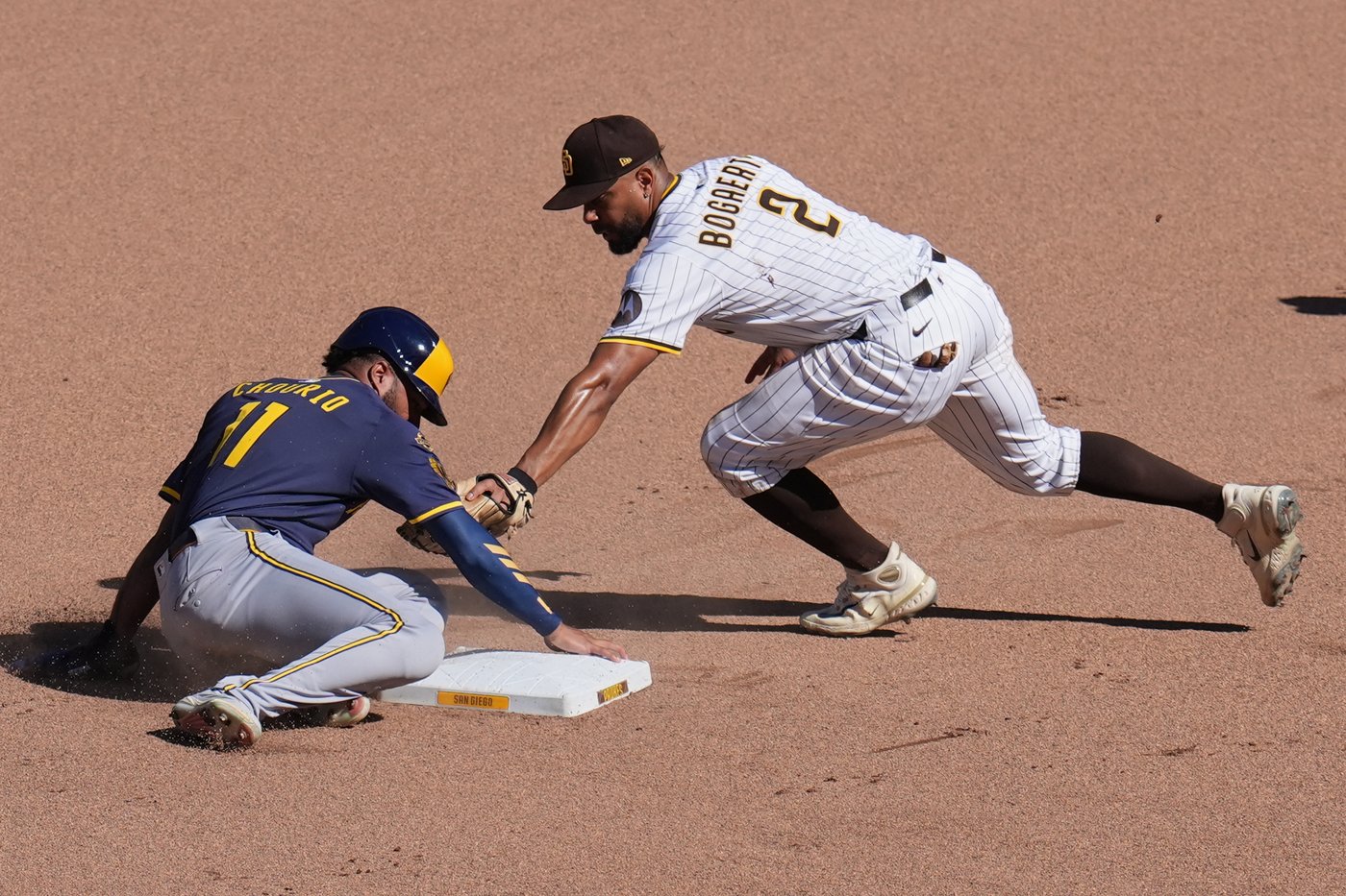 Chourio, Mears help the Brewers beat the Padres 3-1 to avoid a 3-game sweep | iNFOnews.ca