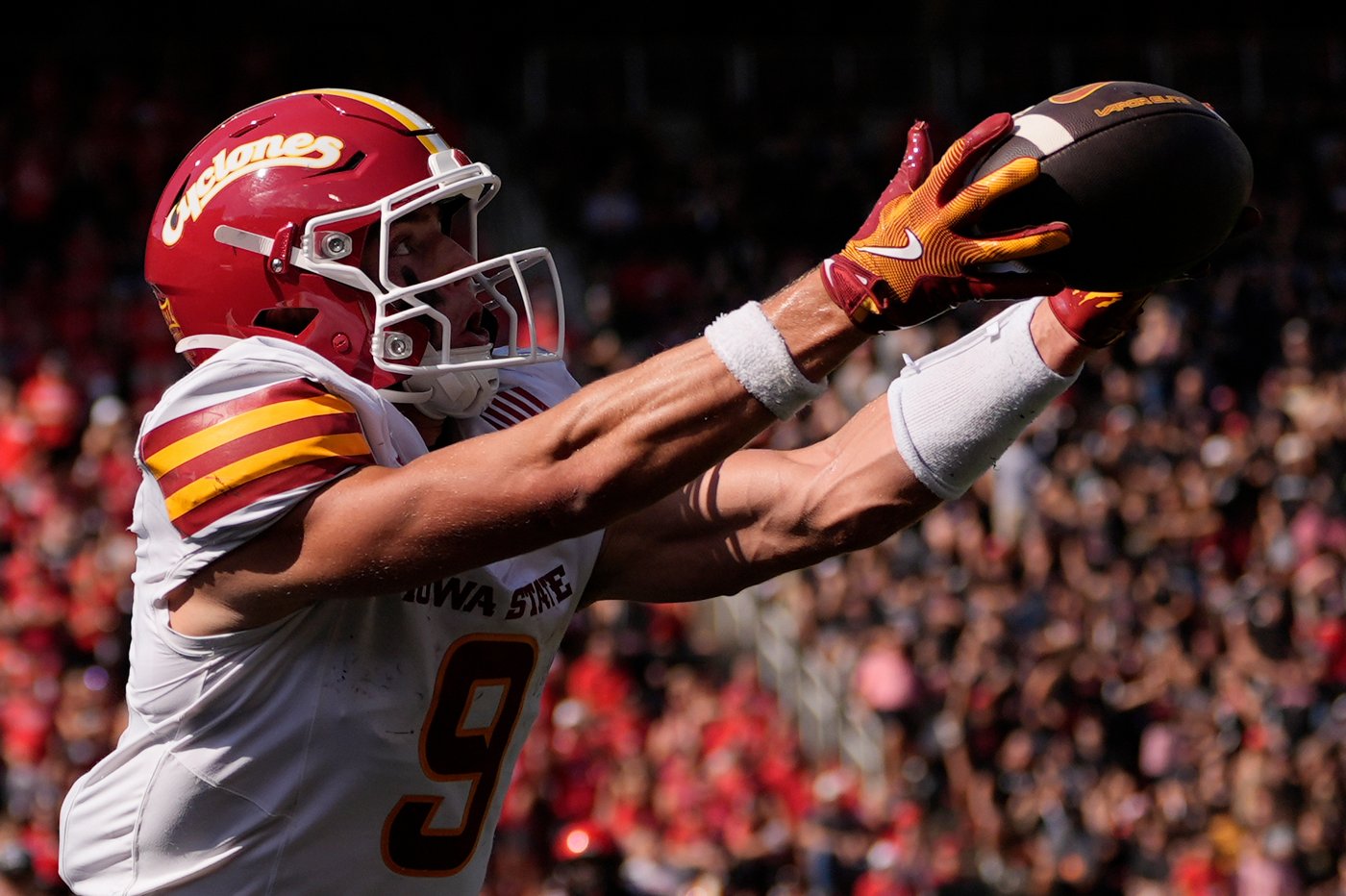 Cincinnati uses fast start to take down No. 14 Iowa State 38-30 | iNFOnews.ca