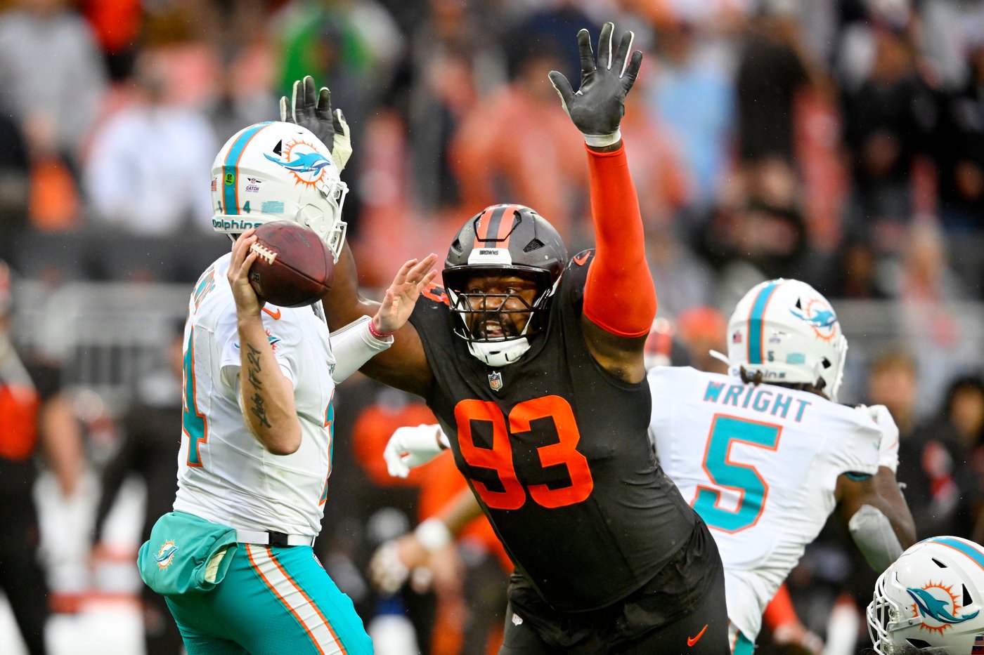 Quinshon Judkins scores 3 touchdowns as Browns roll to 31-6 victory over Dolphins | iNFOnews.ca Quinshon Judkins scores 3 touchdowns as Browns roll to 31-6 victory over Dolphins | iNFOnews.ca