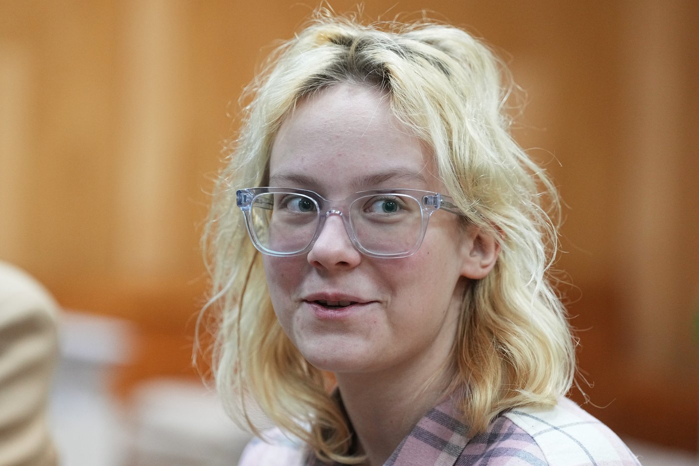 Russian court extends jailing of teenage singer over street performance of anti-war songs | iNFOnews.ca