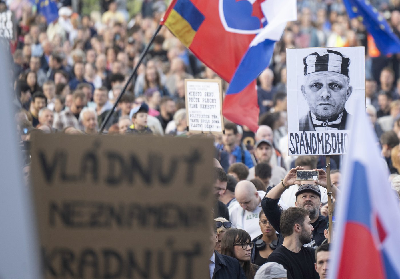 Thousands rally across Slovakia against austerity measures and pro-Russian policies | iNFOnews.ca