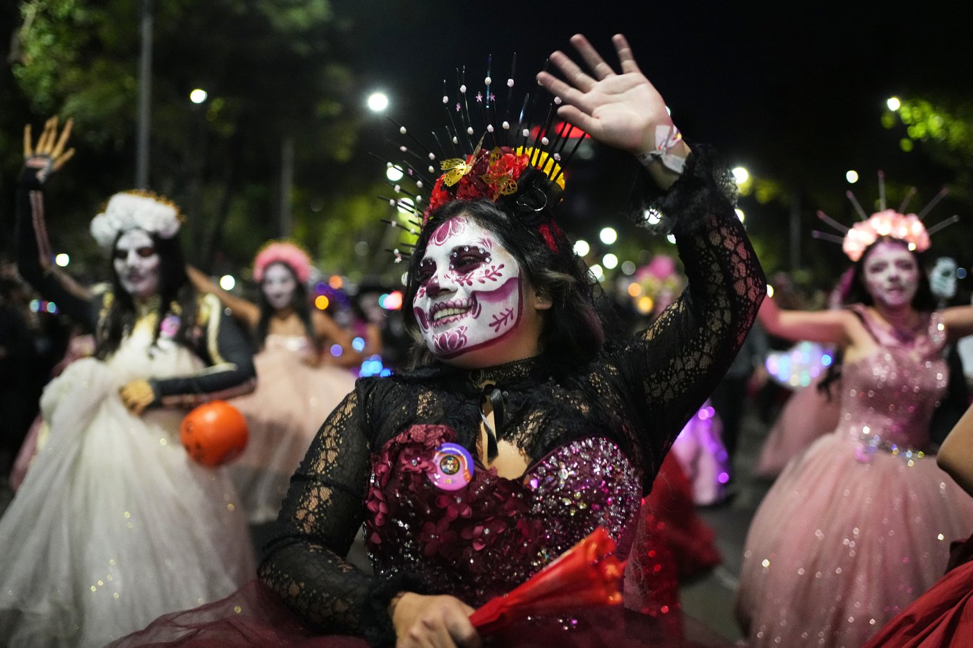 LGBTQ+ artists bring pride to Mexico City's Catrina parade ahead of Day of the Dead, in photos | iNFOnews.ca