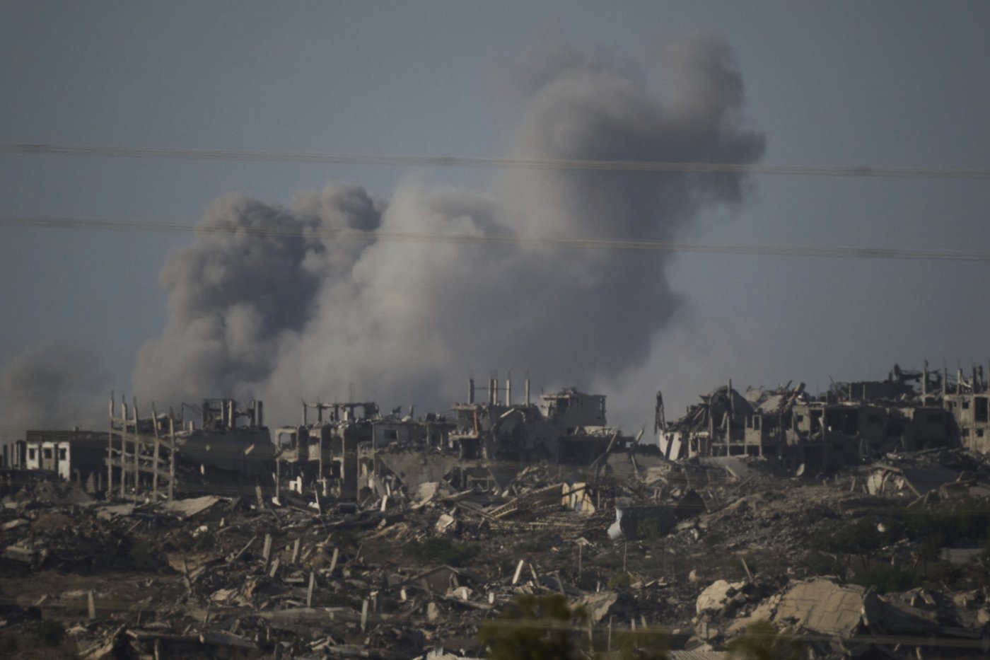 Photos of thousands of Palestinians fleeing Gaza City as Israel begins ground offensive | iNFOnews.ca