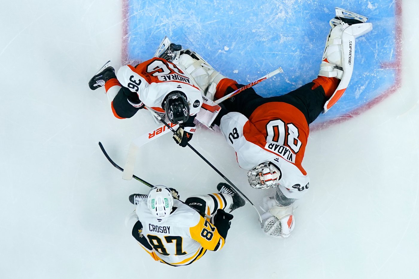 Crosby scores 58th, 59th career goals against Flyers in Penguins' dominant 5-1 victory | iNFOnews.ca