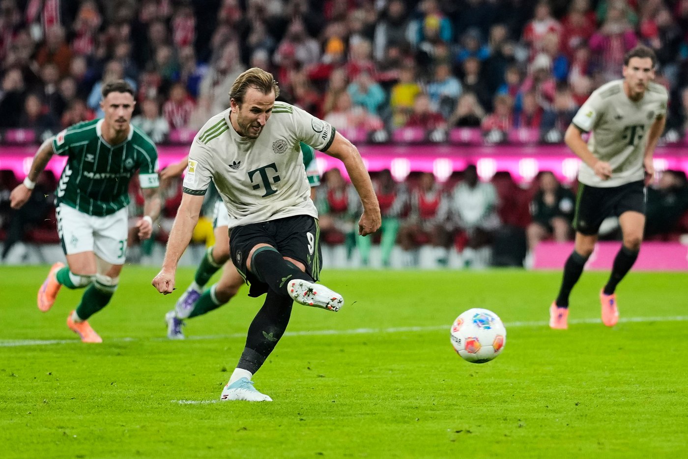 Harry Kane scores his 100th goal for Bayern in 104th game in win over Bremen | iNFOnews.ca