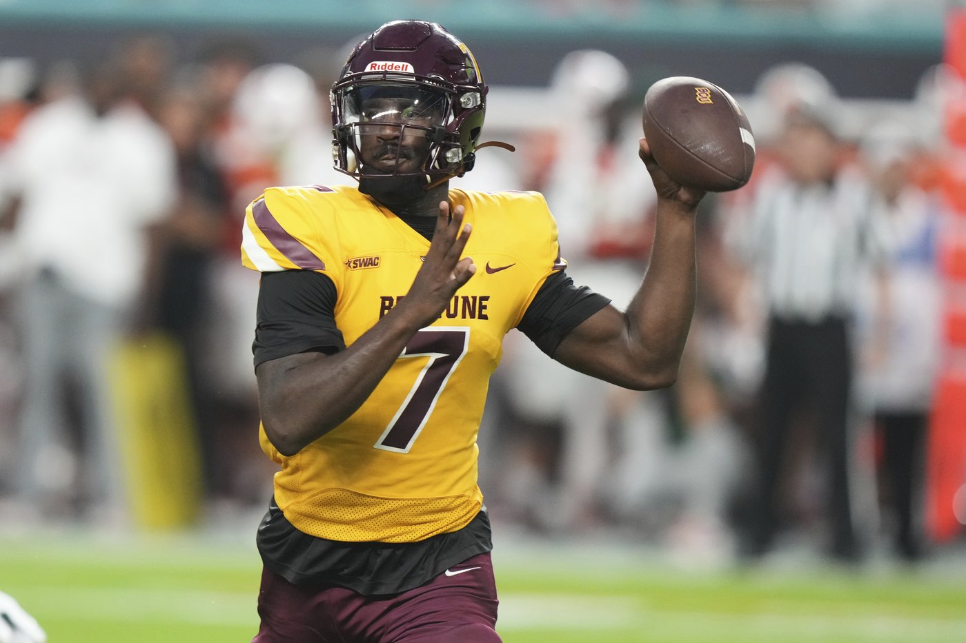 Beck breaks Miami record for consecutive completions, No. 5 Canes ease past Bethune-Cookman 45-3 | iNFOnews.ca Beck breaks Miami record for consecutive completions, No. 5 Canes ease past Bethune-Cookman 45-3 | iNFOnews.ca