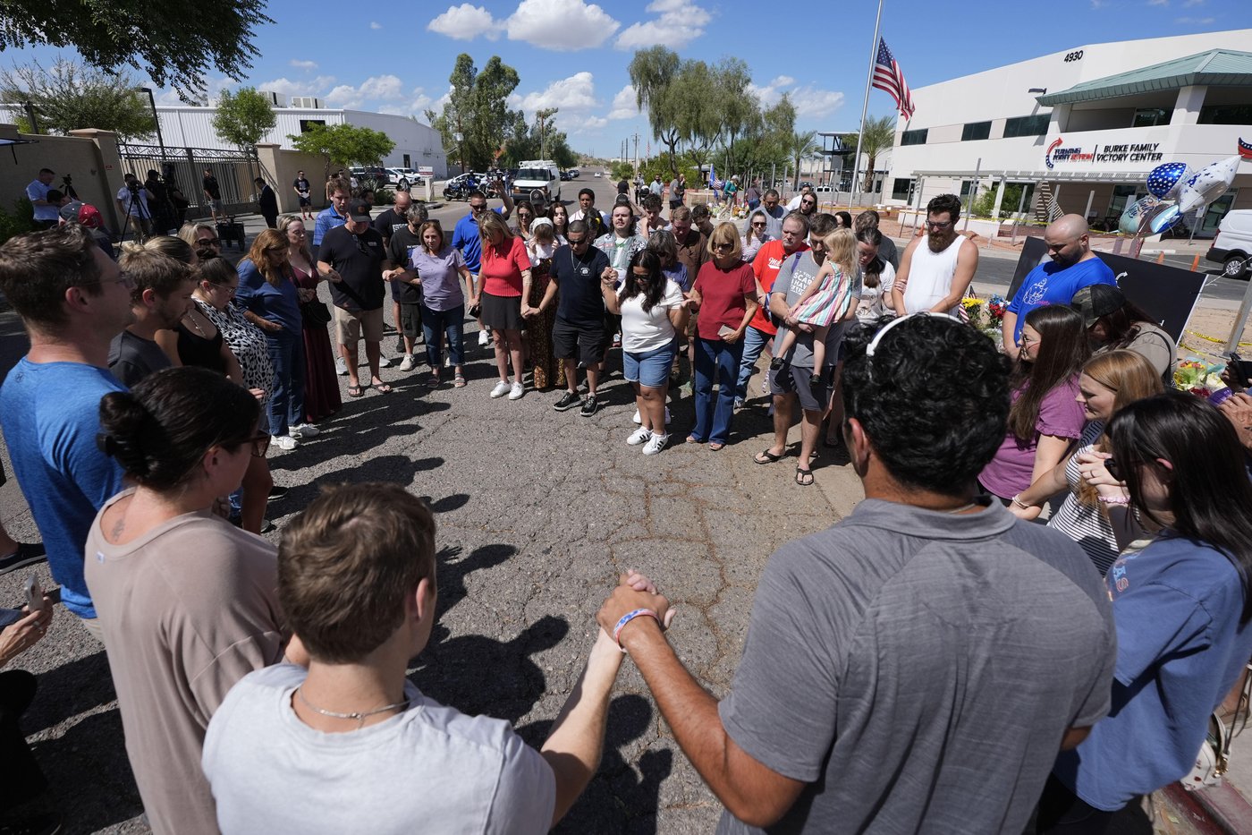 Photos from Utah Valley University before and after the shooting of Charlie Kirk | iNFOnews.ca