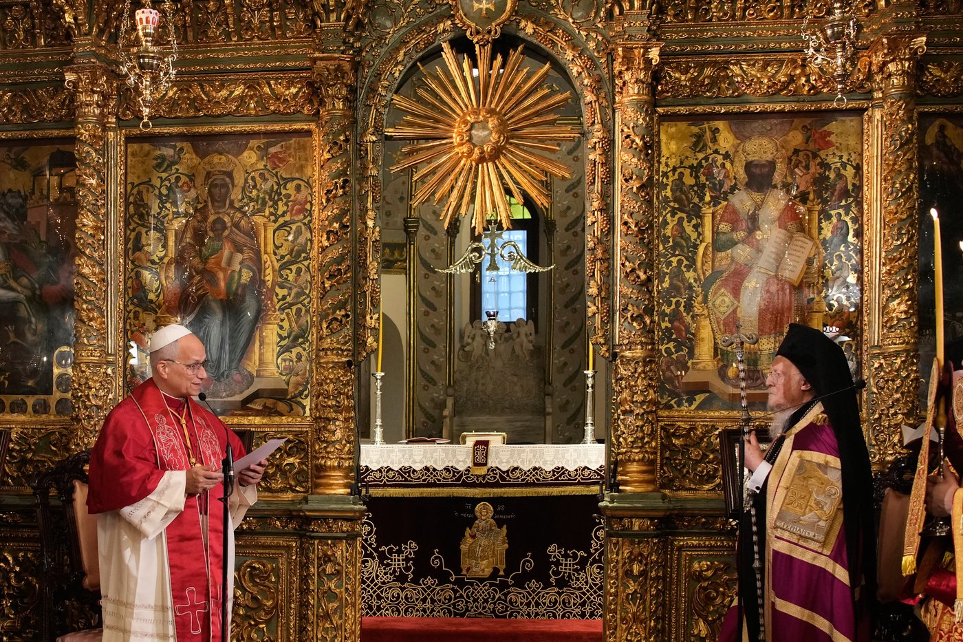 Pope visits Istanbul's Blue Mosque without praying as he focuses on unifying Christians | iNFOnews.ca