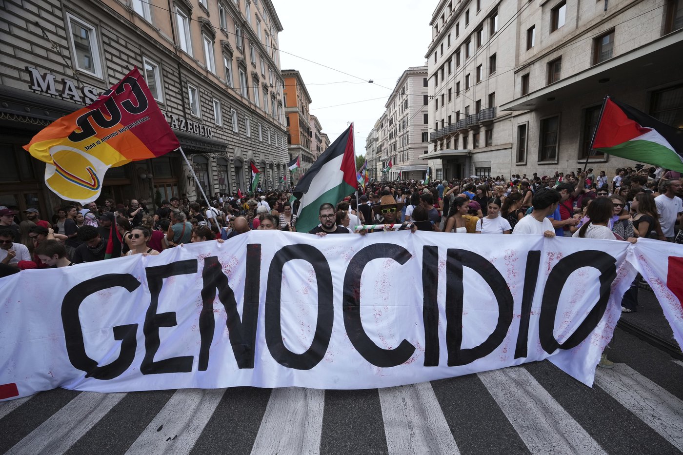 Italian workers' strike in solidarity with Gaza brings disruptions across the country | iNFOnews.ca