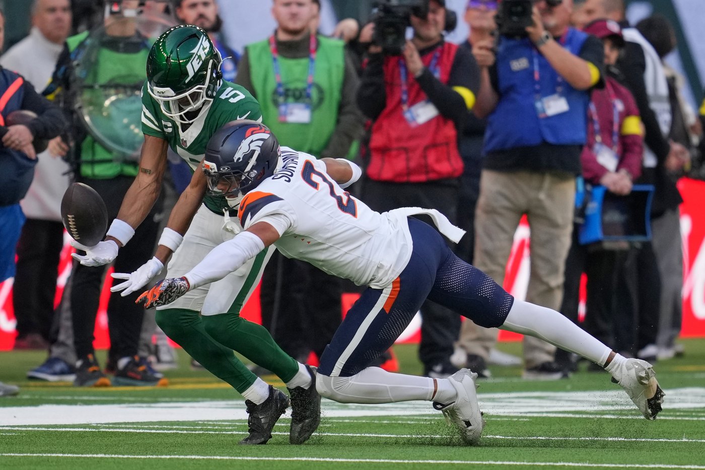 Broncos' top-ranked defense set to get even better with Dre Greenlaw's return | iNFOnews.ca Broncos' top-ranked defense set to get even better with Dre Greenlaw's return | iNFOnews.ca