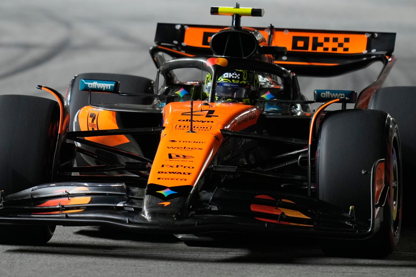 Max Verstappen has momentum in F1 title fight in Singapore as McLaren stumbles | iNFOnews.ca