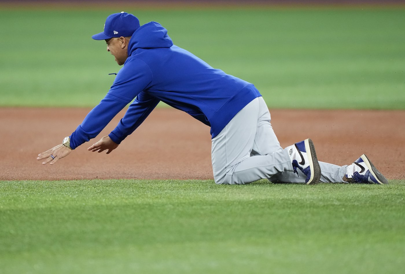 Photo Gallery: Blue Jays and Dodgers practice ahead of Game 6 of World Series | iNFOnews.ca