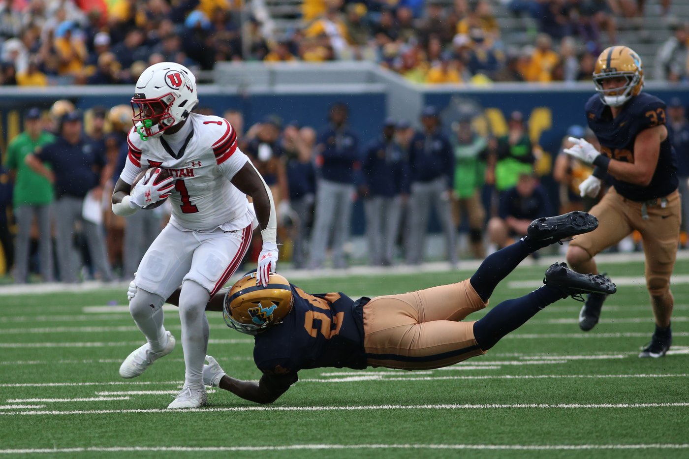 Dampier throws career-high 4 TD passes, runs for a score and Utah beats West Virginia 48-14 | iNFOnews.ca