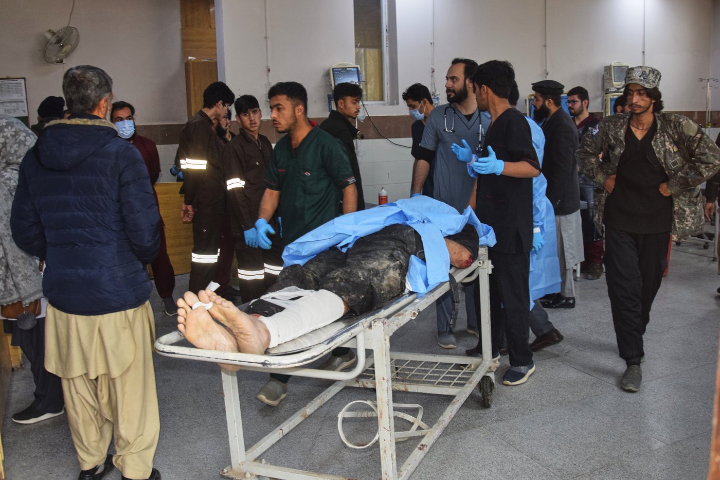 Militants kill 33 people in multiple attacks in southwest Pakistan; 92 assailants also killed | iNFOnews.ca