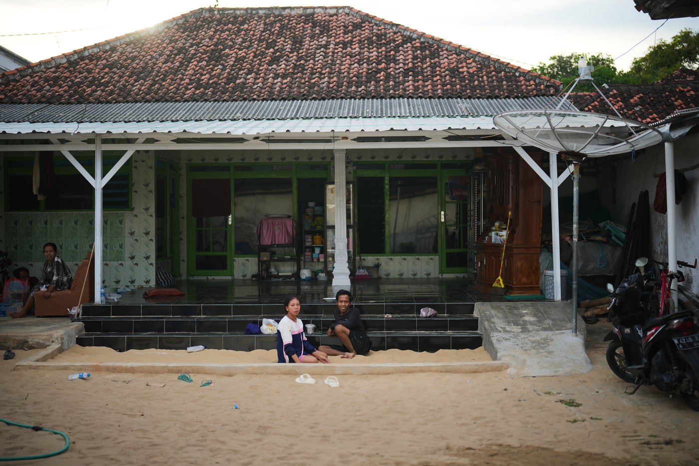 PHOTO ESSAY: Indonesia’s village keeps tradition of life on sand | iNFOnews.ca