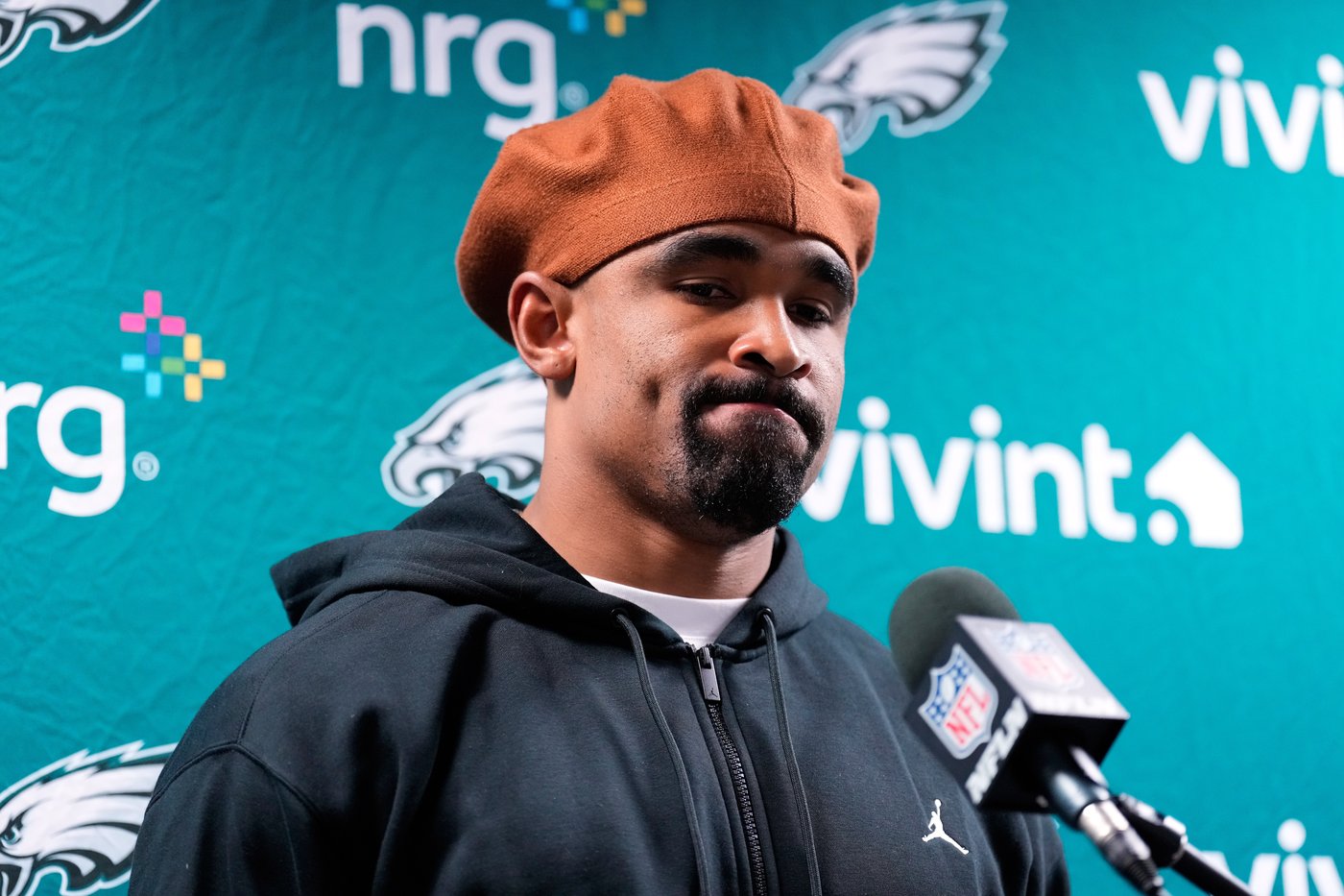 Jalen Hurts throws an interception among mistakes that lead to the Eagles' 2nd consecutive loss | iNFOnews.ca Jalen Hurts throws an interception among mistakes that lead to the Eagles' 2nd consecutive loss | iNFOnews.ca