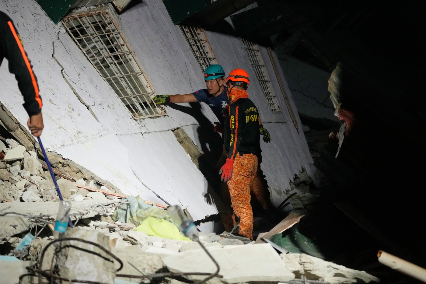 Rescuers desperately search for survivors of earthquake in the Philippines that killed at least 72 | iNFOnews.ca