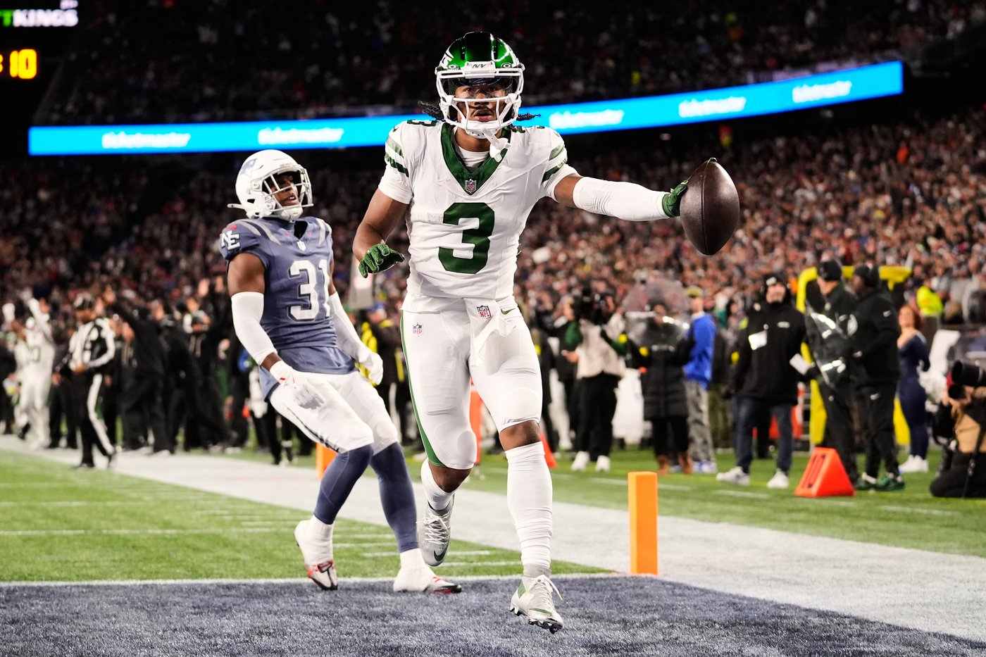 TreVeyon Henderson scores 3 TDs, Patriots beat Jets 27-14 for 8th straight win | iNFOnews.ca TreVeyon Henderson scores 3 TDs, Patriots beat Jets 27-14 for 8th straight win | iNFOnews.ca