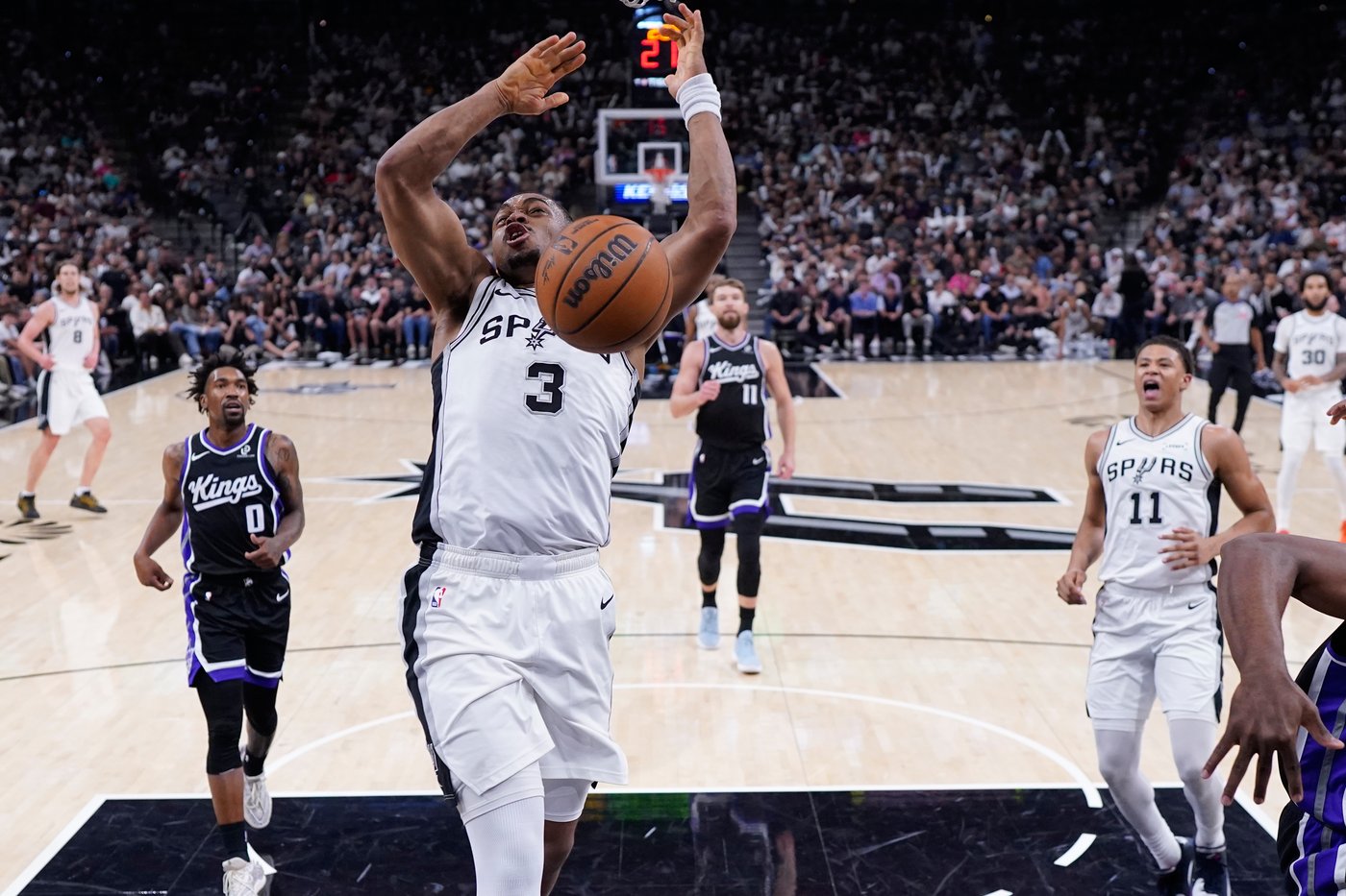 Fox's season-high 28 points leads Spurs past Kings, 123-110, as Wembanyama sits out with calf injury | iNFOnews.ca Fox's season-high 28 points leads Spurs past Kings, 123-110, as Wembanyama sits out with calf injury | iNFOnews.ca