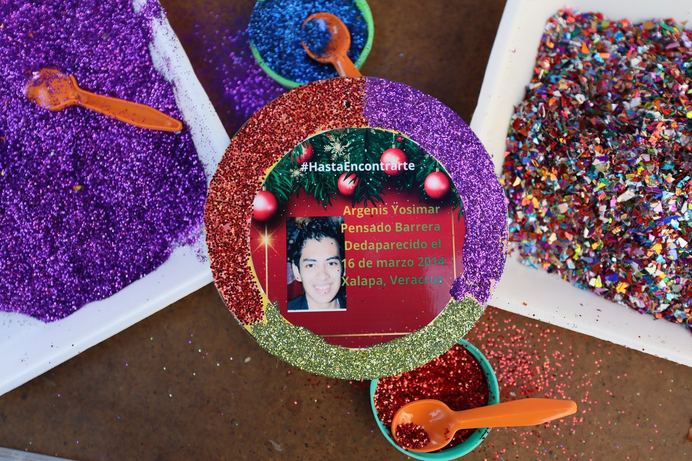 A Christmas tree in Mexico carries the faces of loved ones who never came home | iNFOnews.ca