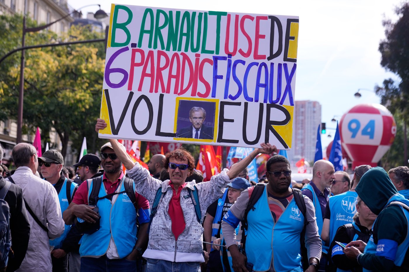 Eiffel Tower closed as nationwide strikes held across France against austerity | iNFOnews.ca