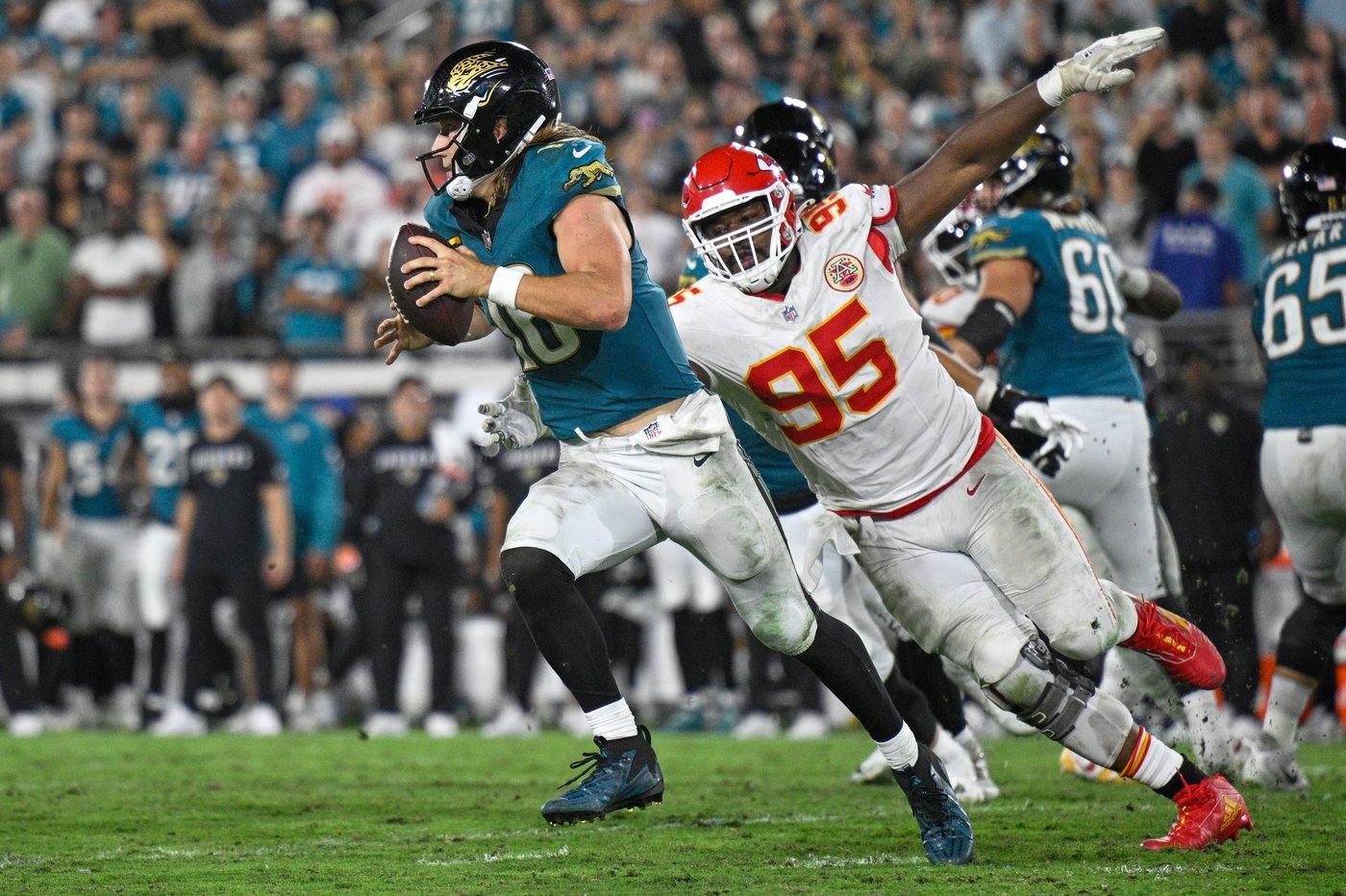 Chiefs' penalty woes continue in loss to Jaguars, their third straight one-score defeat | iNFOnews.ca