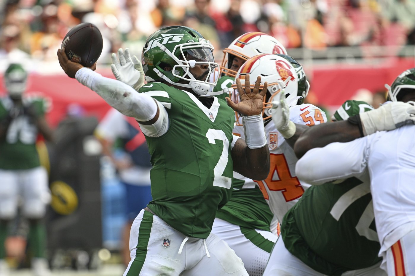 Jets quarterback Justin Fields progressing in concussion protocol, could return Monday vs. Dolphins | iNFOnews.ca