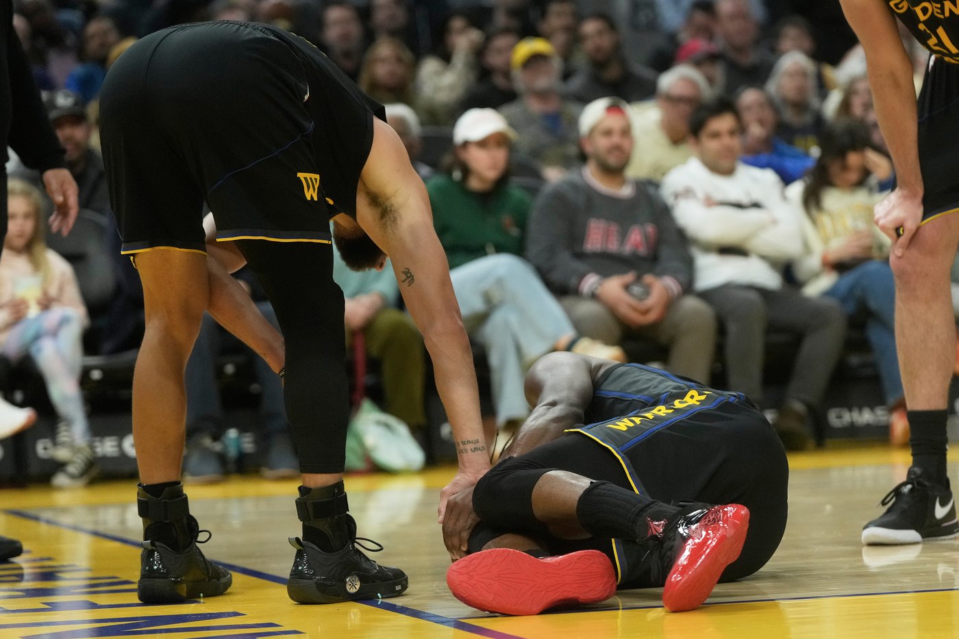 Warriors guard Jimmy Butler tears ACL in his right knee and will miss remainder of season | iNFOnews.ca