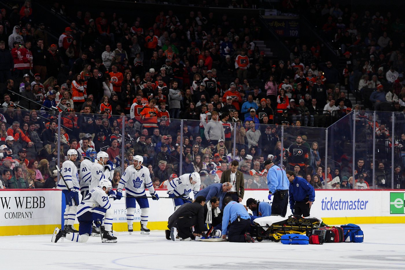 Chris Tanev hospitalized after collision in Maple Leafs' win | iNFOnews.ca
