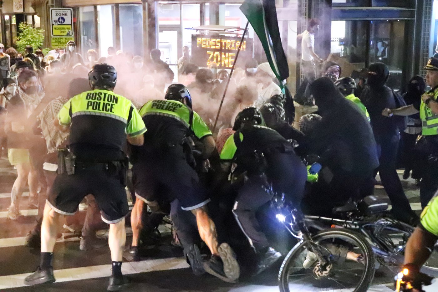 Pro-Palestinian protesters arrested in Boston after clash with police | iNFOnews.ca