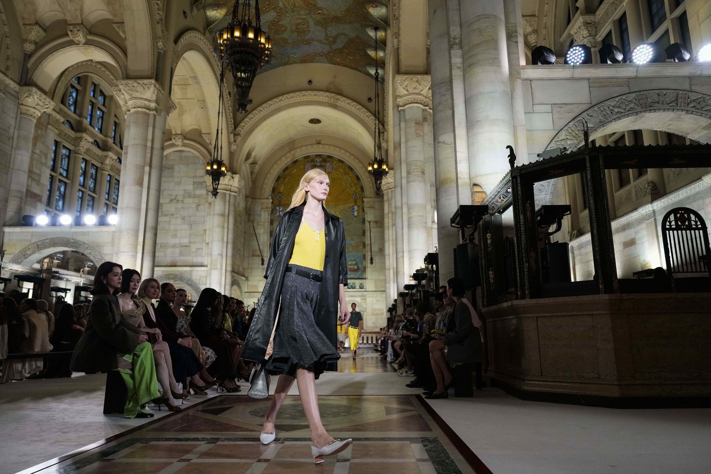 Tory Burch takes her latest collection to the bank for New York Fashion Week show | iNFOnews.ca
