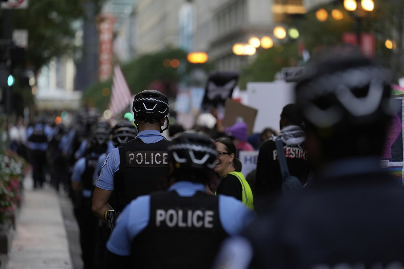 Potential federal intervention poses challenges for Chicago police on the ground | iNFOnews.ca