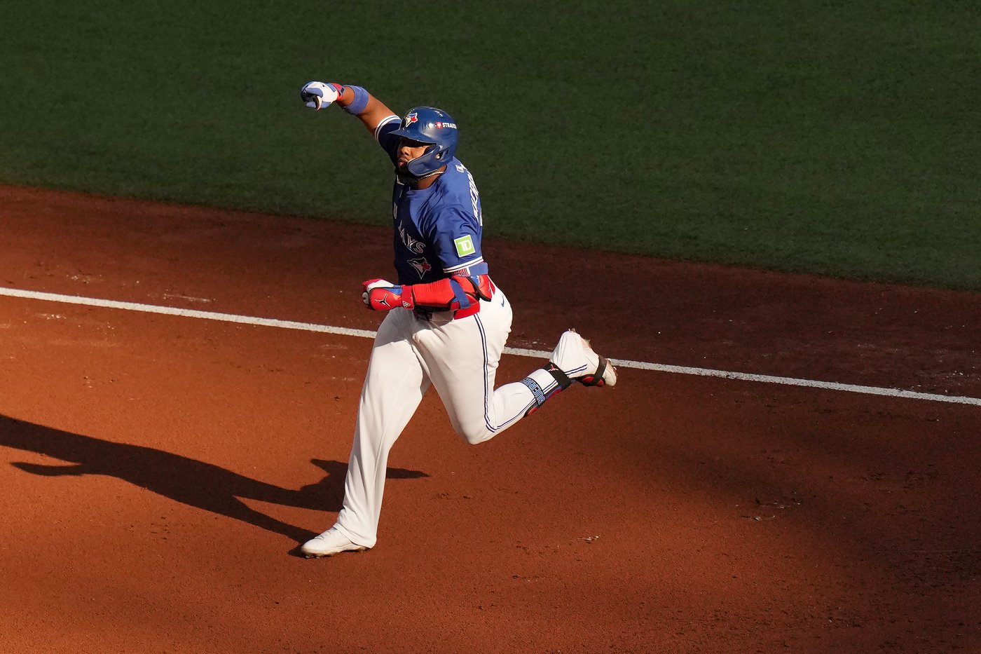 Photo Gallery: Blue Jays dump Yankees 10-1 in series opener | iNFOnews.ca