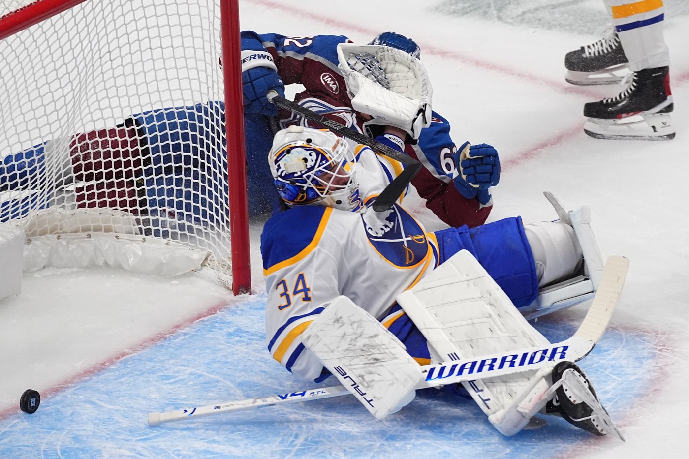 Necas has 2 goals, 2 assists as Avalanche beat Sabres 6-3 for 5th straight win | iNFOnews.ca