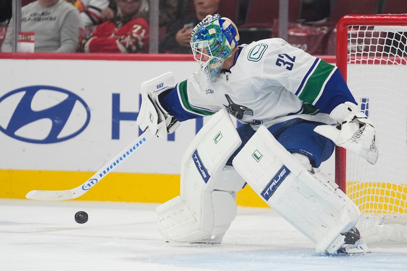 Boeser scores in 4th round of shootout to lift Canucks to 3-2 win over Blackhawks | iNFOnews.ca Boeser scores in 4th round of shootout to lift Canucks to 3-2 win over Blackhawks | iNFOnews.ca