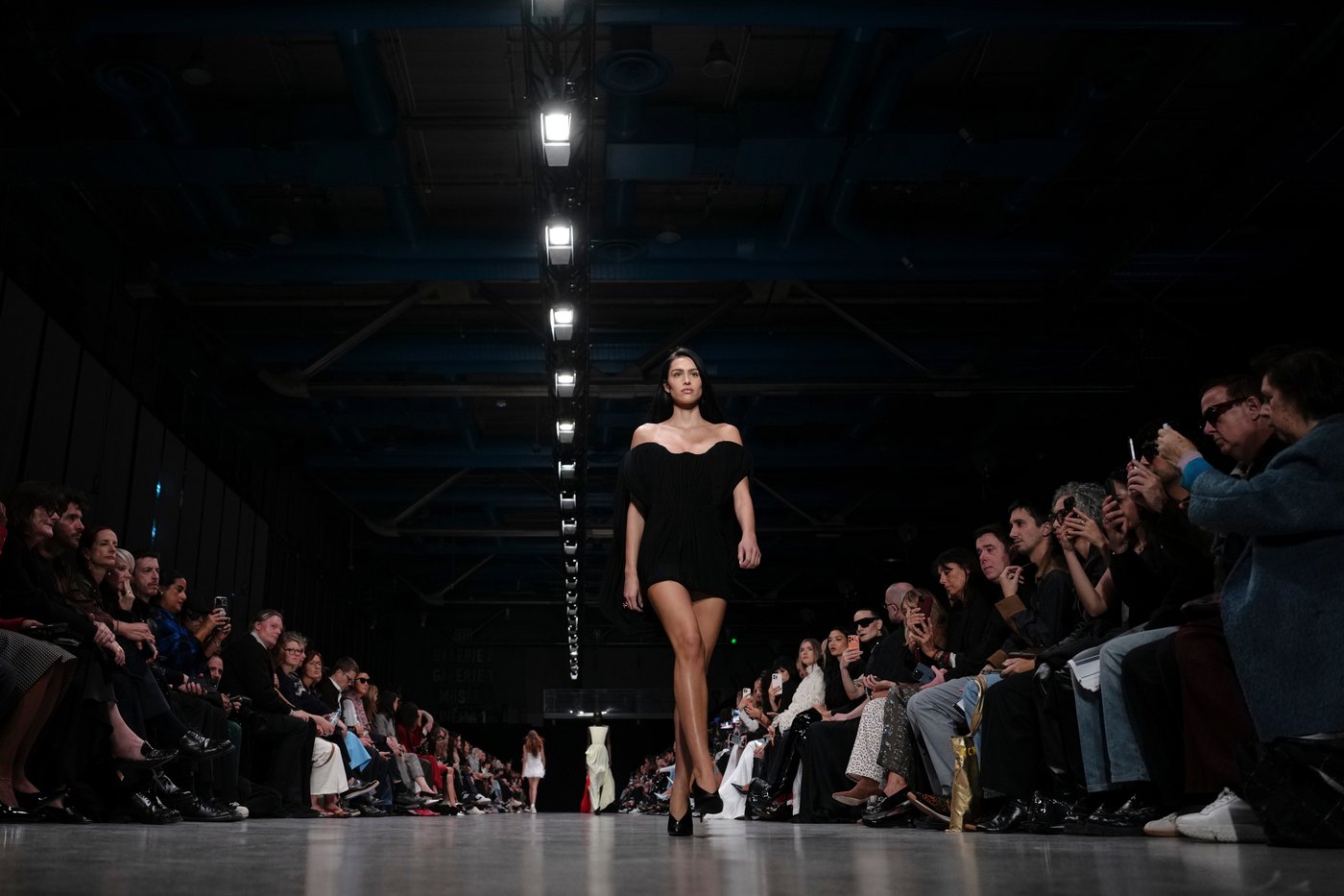 Helen Mirren opens Stella McCartney’s activist, cruelty-free Paris runway | iNFOnews.ca