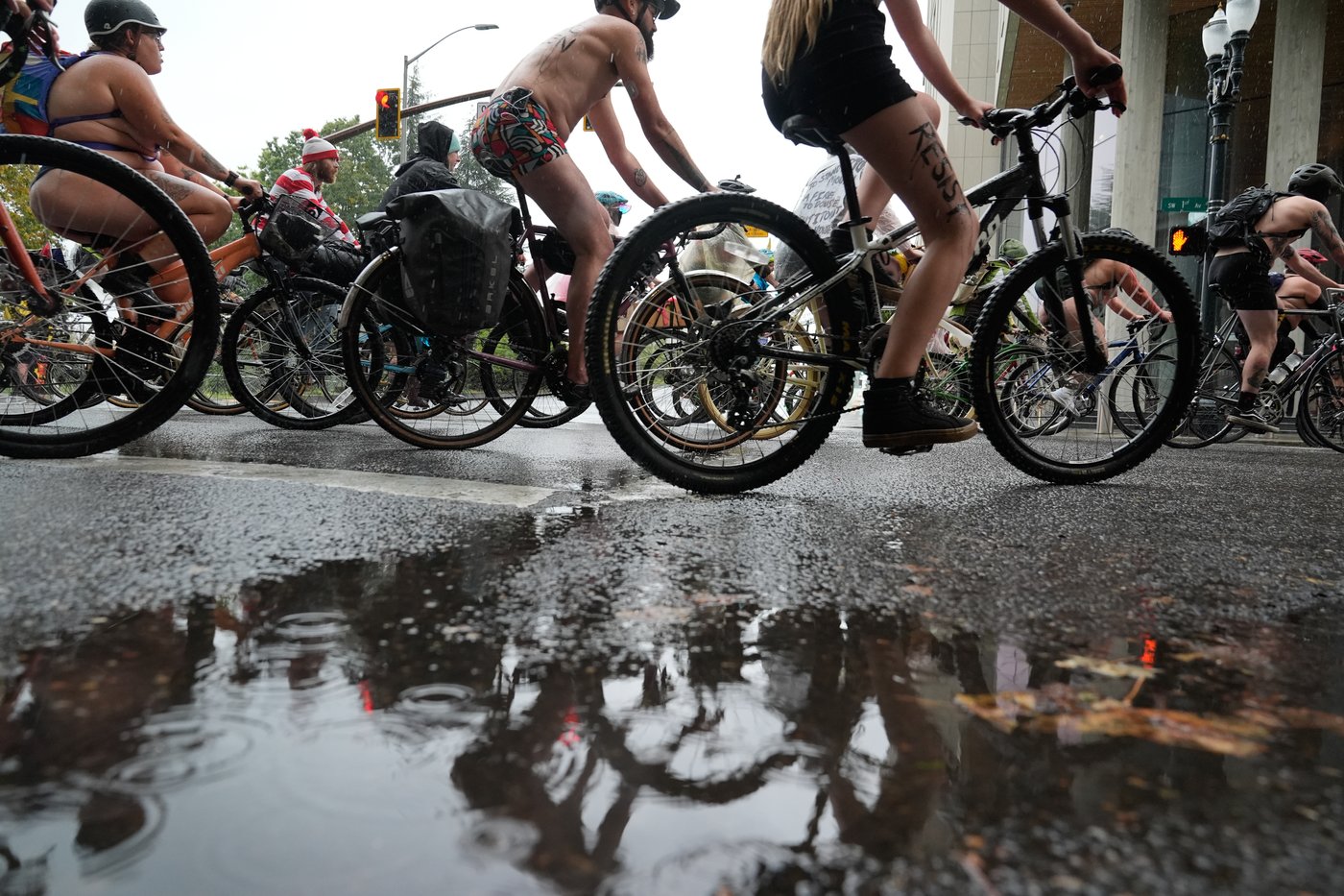 Naked bike riders demonstrate against federal troops in 'quintessentially Portland' protest | iNFOnews.ca